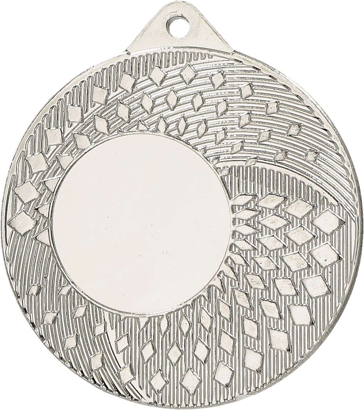 Eine runde Silbermedaille mit einem komplizierten geometrischen Muster und einem kleinen Loch oben zur Befestigung. Die Mitte ist leer und glatt und bildet einen Kontrast zum strukturierten Design, das sie umgibt. Dieses exquisite Stück Medaillen Chemnitz 50 mm MMC31050 von Anbieter A wäre bei jedem Wettbewerb eine begehrte Auszeichnung.