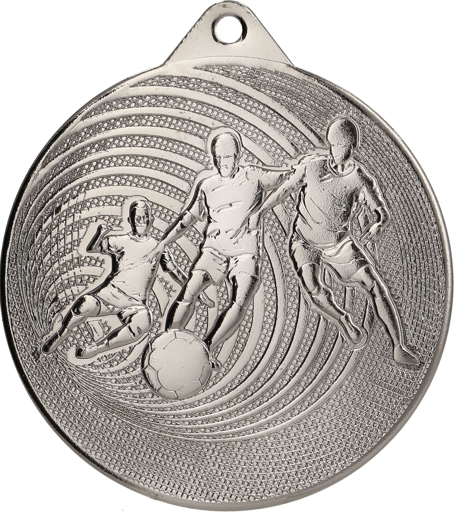 Eine runde Silbermedaille mit drei Fußballspielern in Aktion mit einem Fußball, umgeben von einem Wirbelmuster. Die Medaille hat oben ein kleines Loch zum Anbringen eines Bandes, perfekt für jede Sportveranstaltung oder Siegerehrung. Dies ist die Medaillen Offenbach 70 mm MMC3070 von Anbieter A.