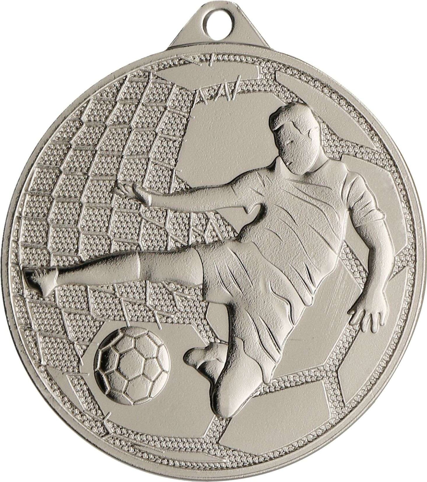 Medaillen Gütersloh 45 mm MMC4505 mit einem Fußballspieler in Aktion, der einen Fußball in Richtung eines Tornetzes kickt. Die Medaille ist perfekt für jedes Turnier und hat oben eine Schlaufe zum Anbringen eines Bandes. Hergestellt von Anbieter A.